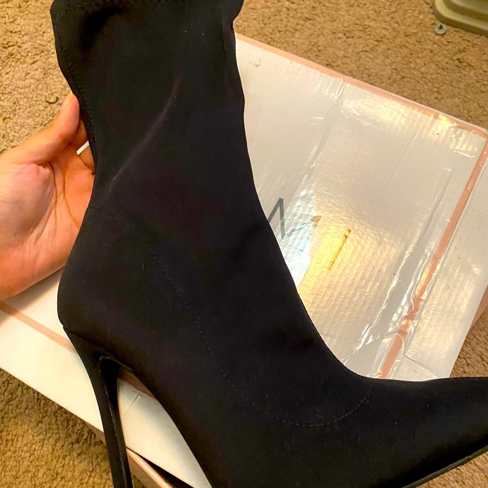 Sz 8 Simmi (uk brand), super cute just never got a chance to wear them.